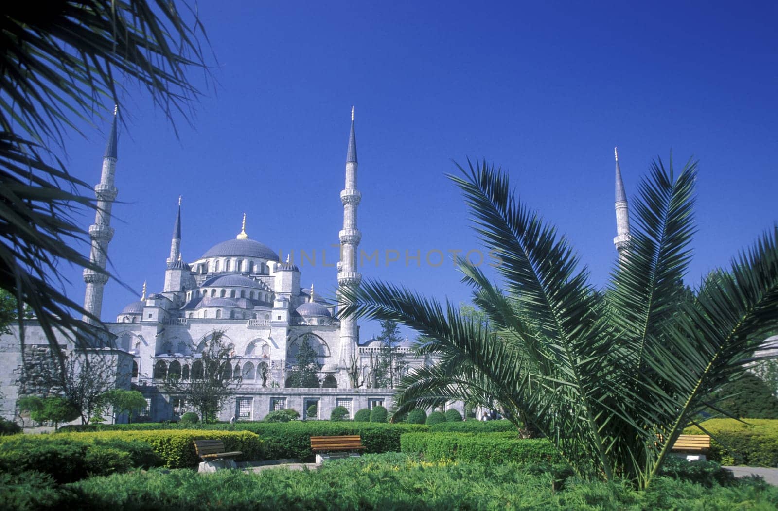 The Blue Mosque in the Sulranahmet district of Istanbul in the Tuerkey.