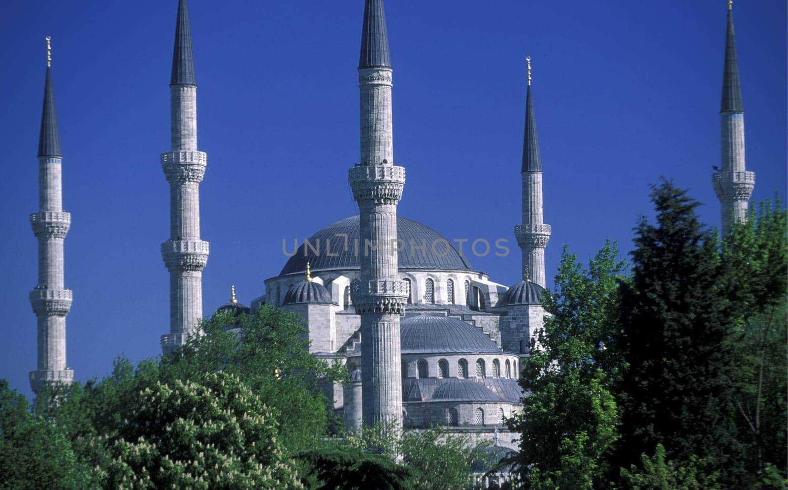The Blue Mosque in the Sulranahmet district of Istanbul in the Tuerkey.