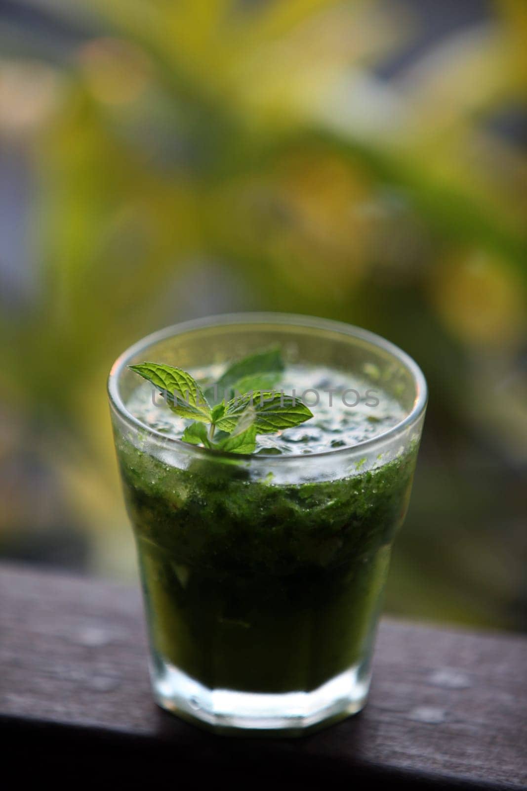 Asia,Indonesia,Bali,Ubud,Alcohol,Mojito,Ron,Rhum,Getraenk,Restaurant,Bar, An alcoholic mojito at a restaurant in Ubud in the south of Bali in eastern Indonesia.       (Urs Flueeler)