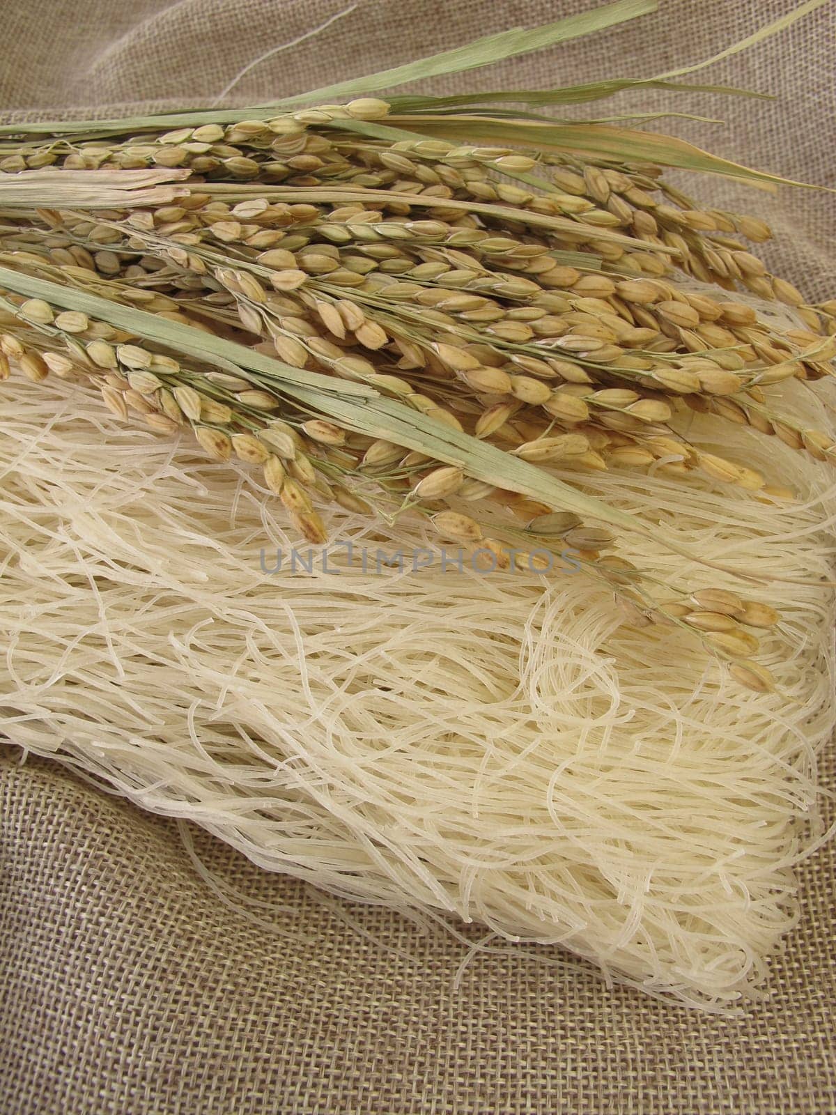 Rice noodles and rice risps