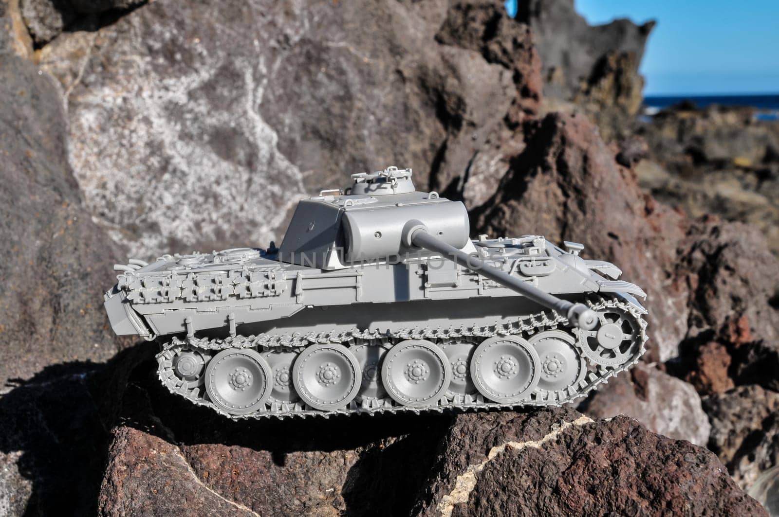 Old Ancient Vinatge Figurine Model Gray Tank From World War