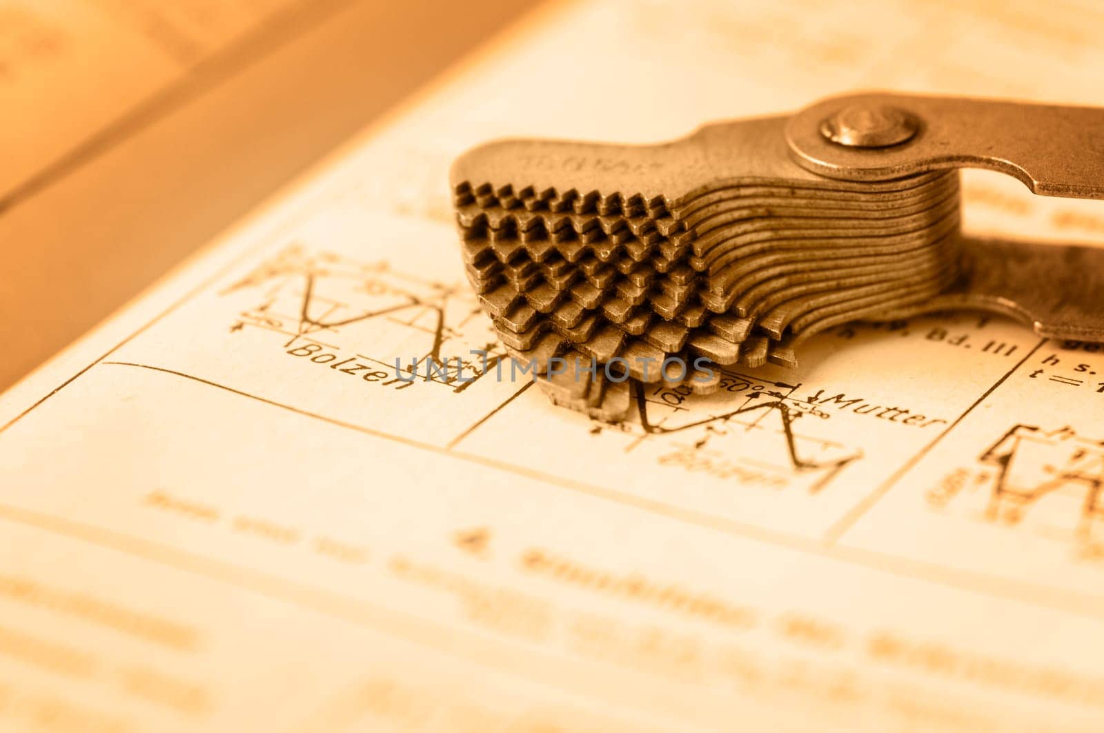 Detailed view of a fanned thread edge on an old technical drawing
