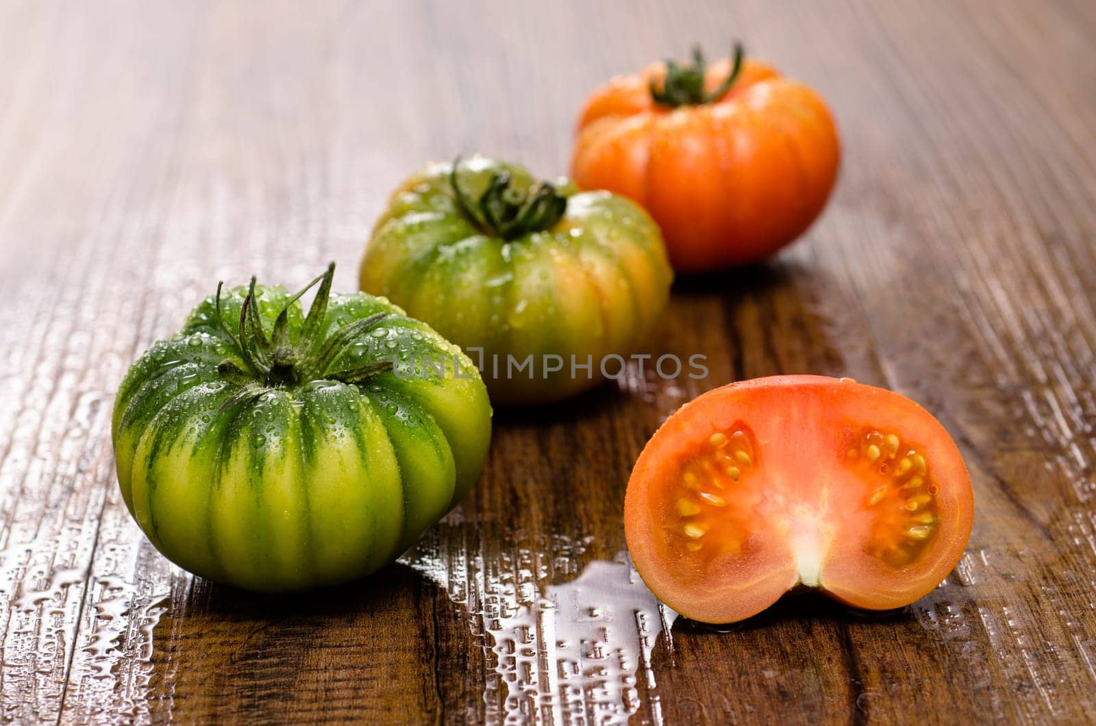 Green and red ox hertomaten Coure di Bue