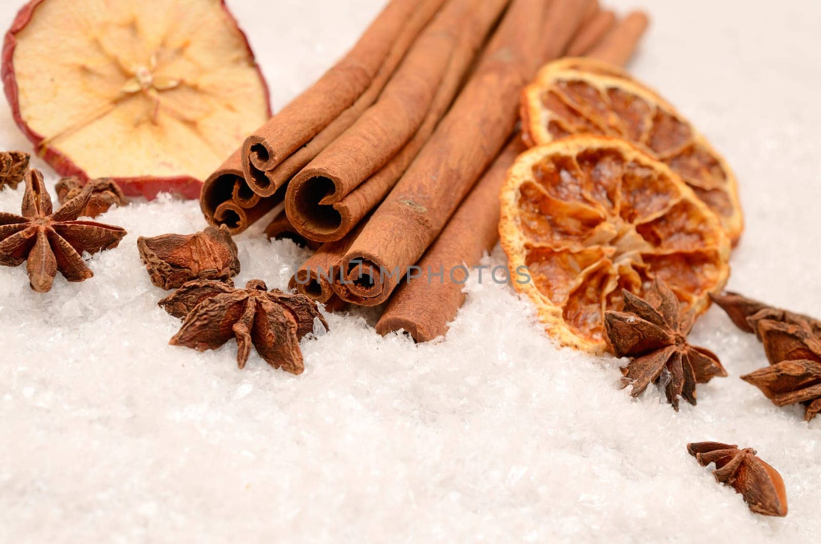 Cinnamon with star anise and dried fruits