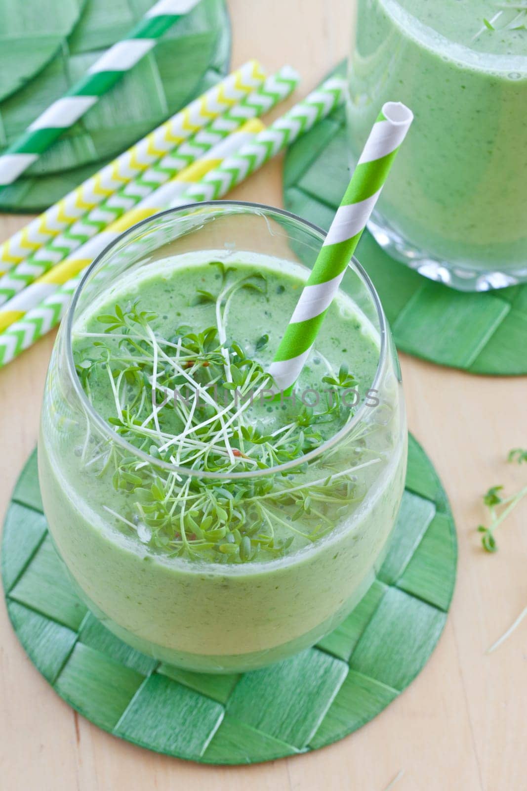 Gruener Smoothie made from fresh vegetables with kraeutern