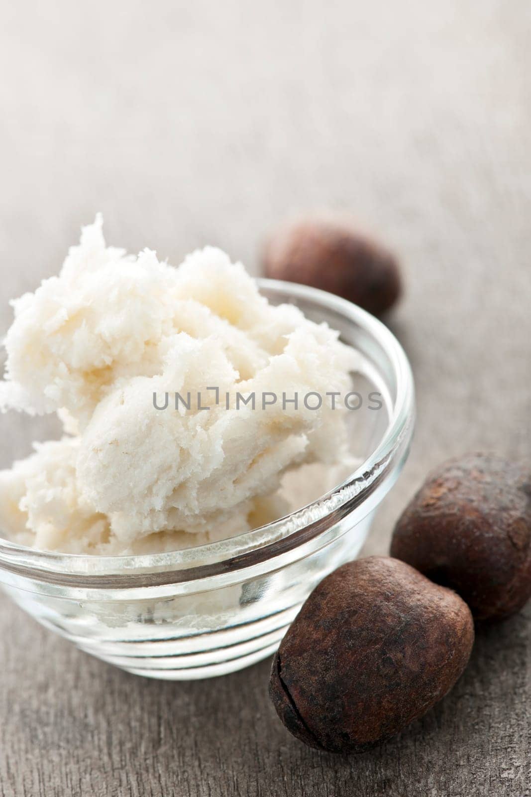 Shea nuts and sheabutter in glass bowl