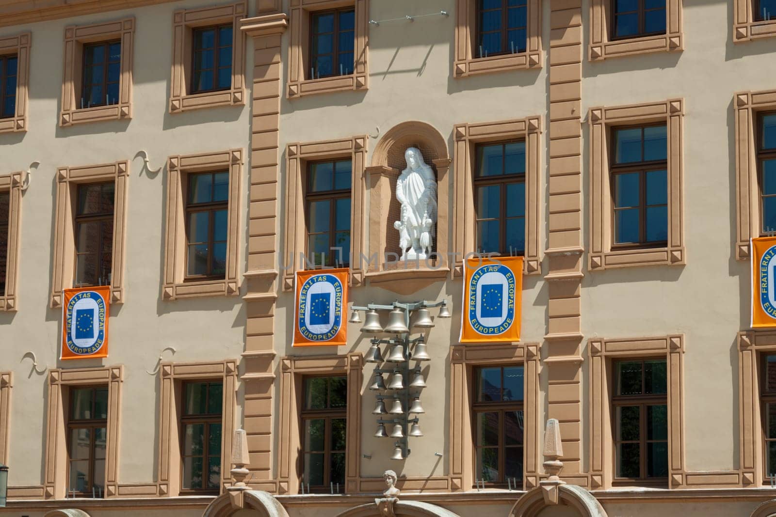 Chimes on the front of a Gotha villa