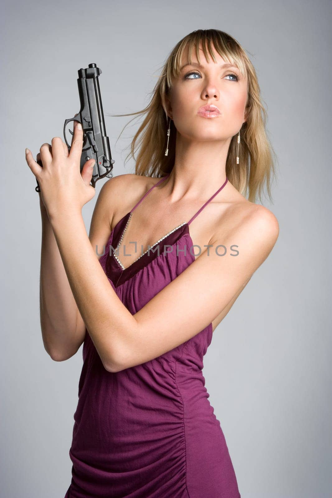Beautiul blond woman holding gun