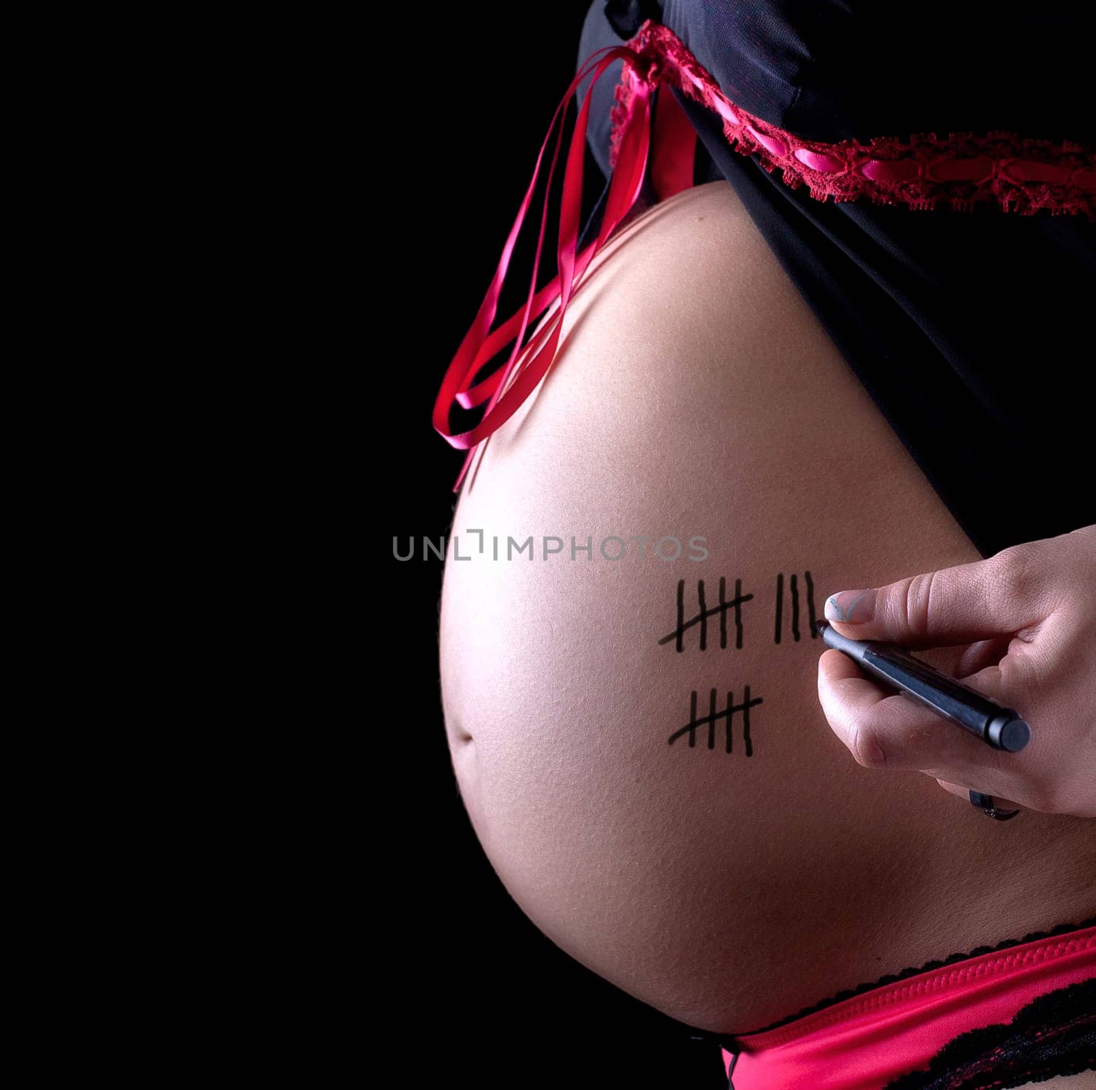 Baby belly with bar list