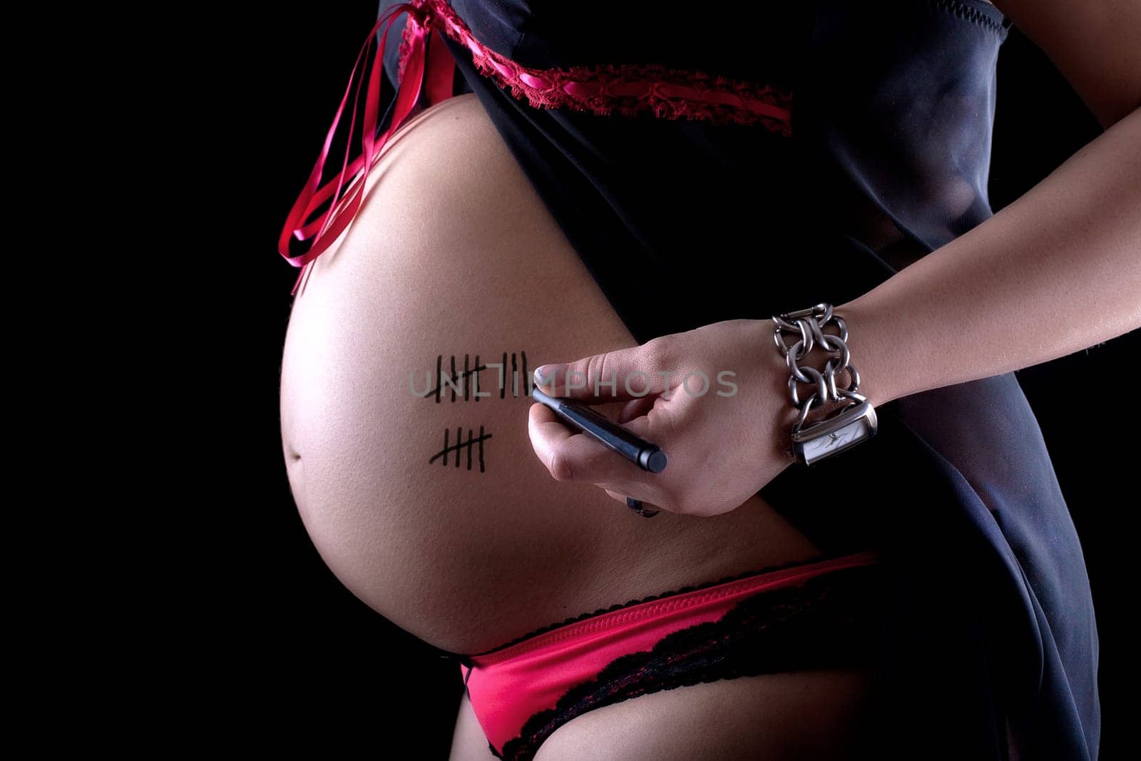 Baby belly with bar list