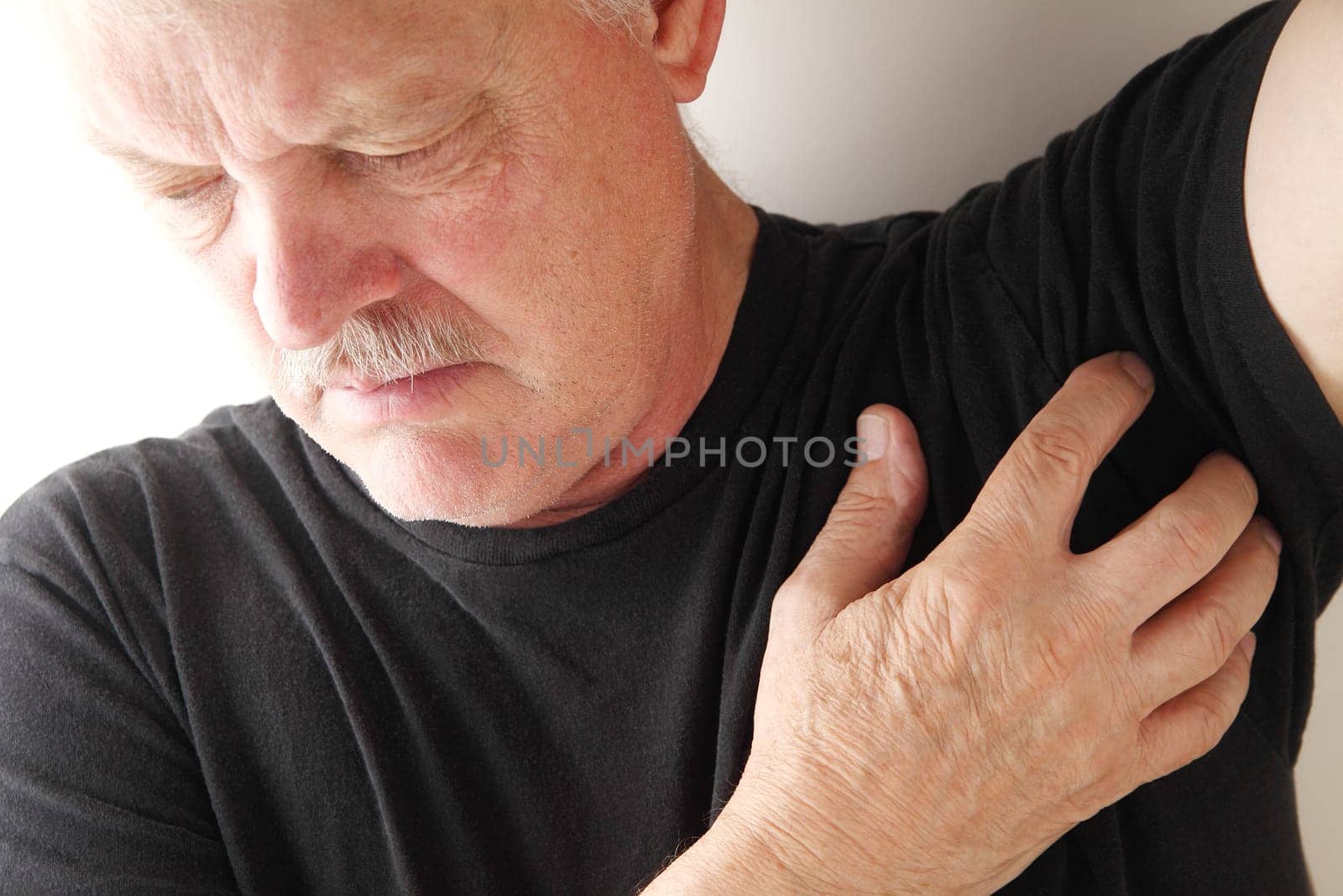 older man with an itchy armpit