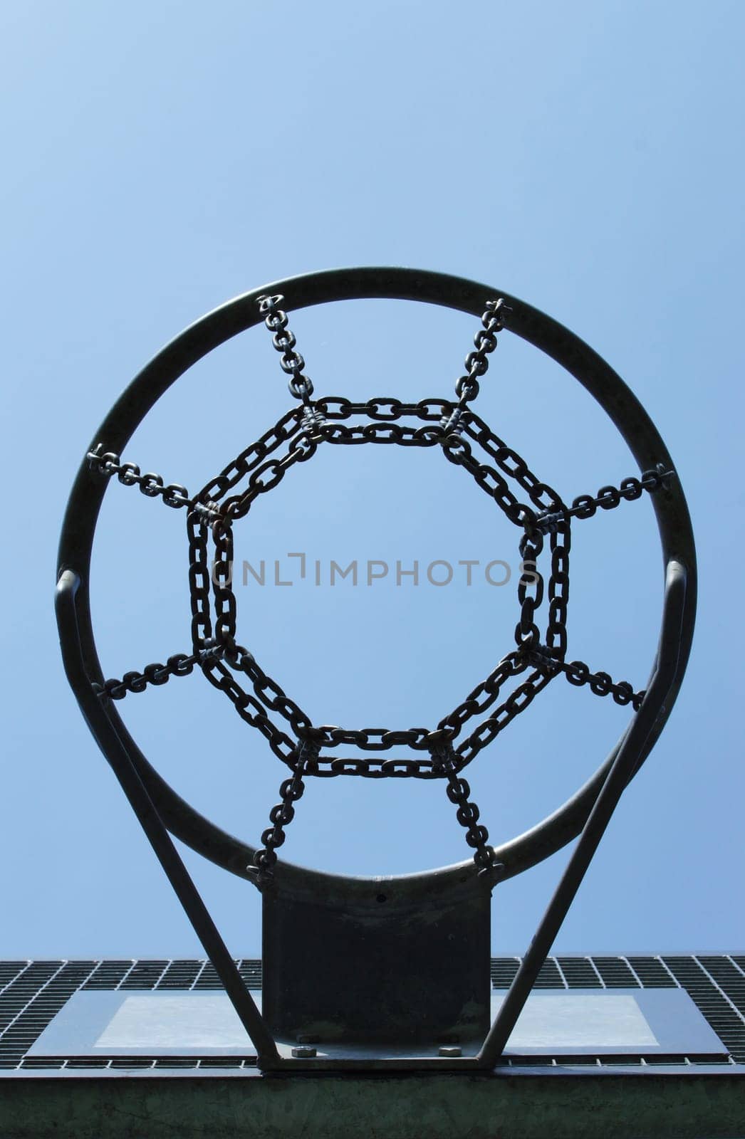 Basketball hoop
