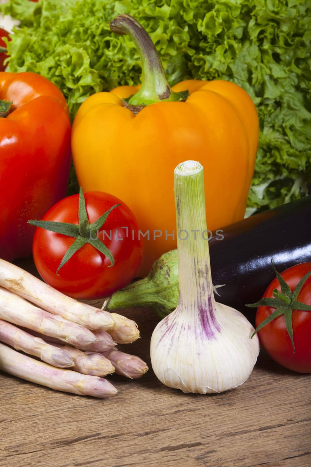 Fresh garlic,asparagus and tomatoes