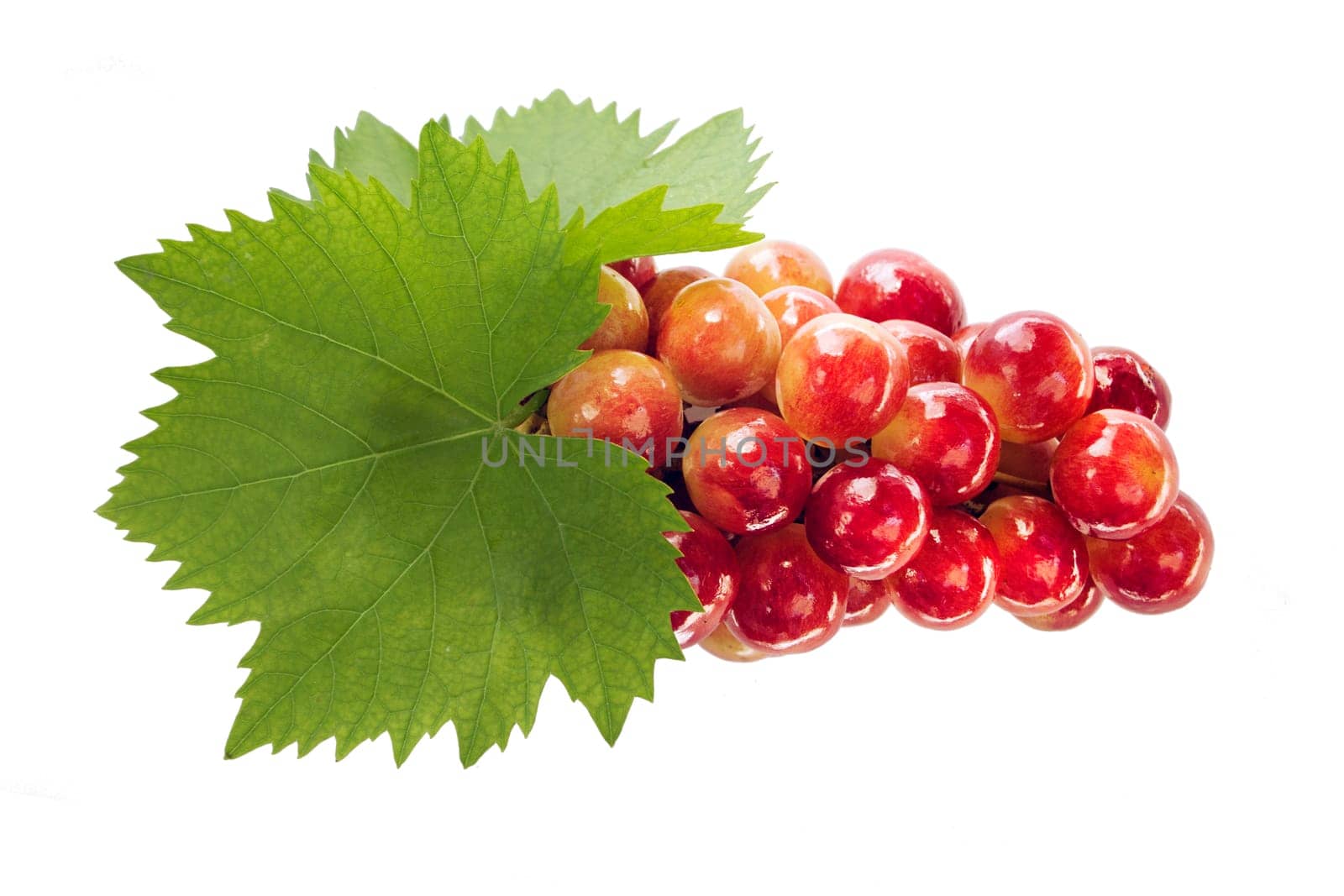 Ripe grapes with leaf, isolated on white background.  (with clipping work path)