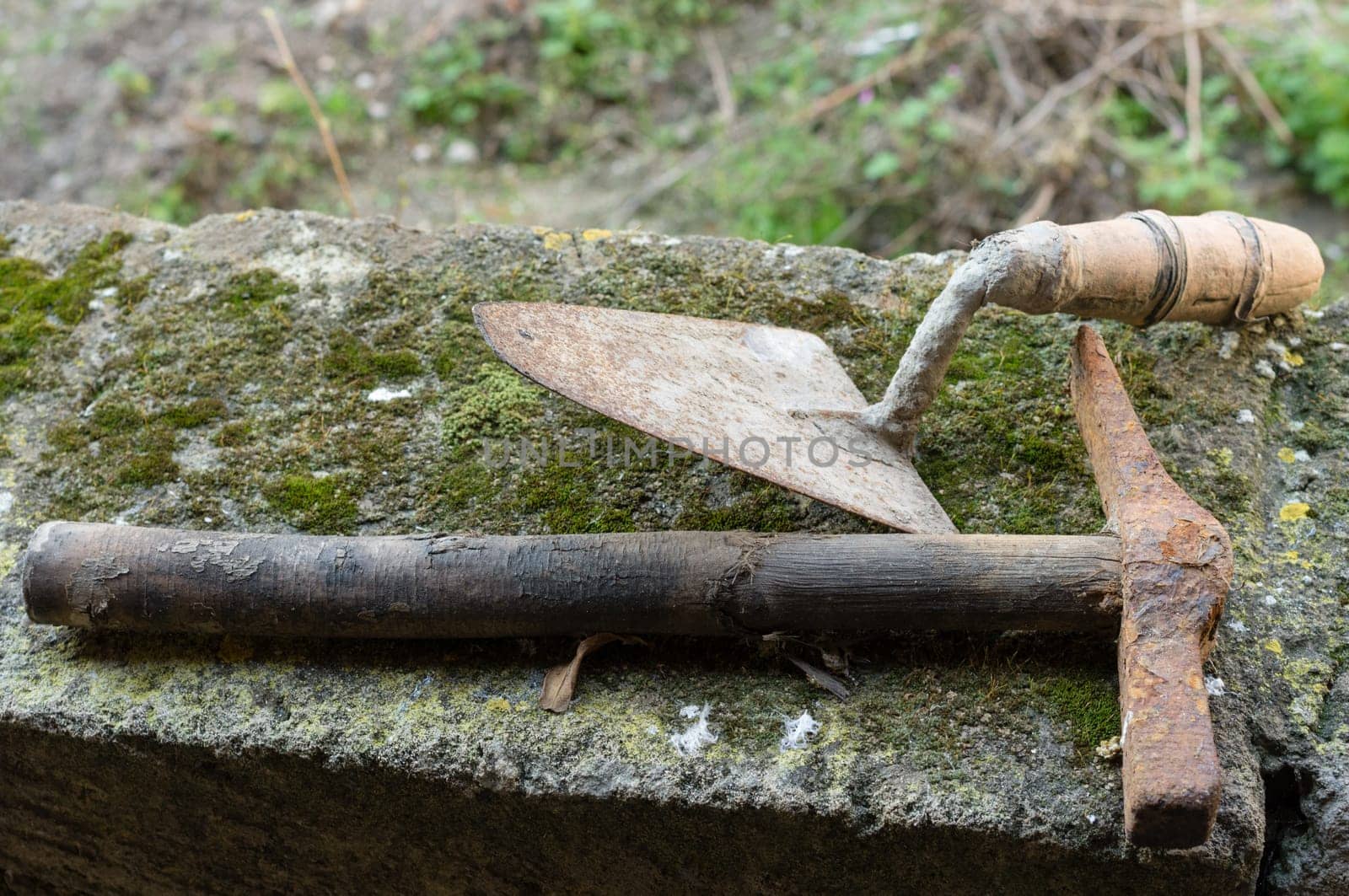Working tools used by masons on construction sites
