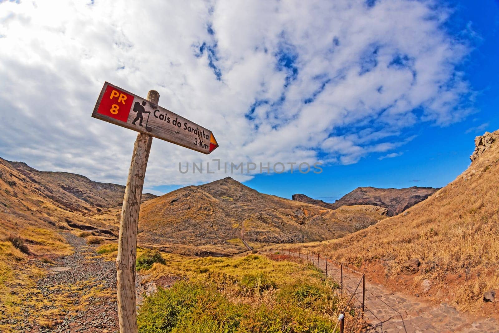 Walking sign "Cais di Sardinha"", Baia d'Abra"