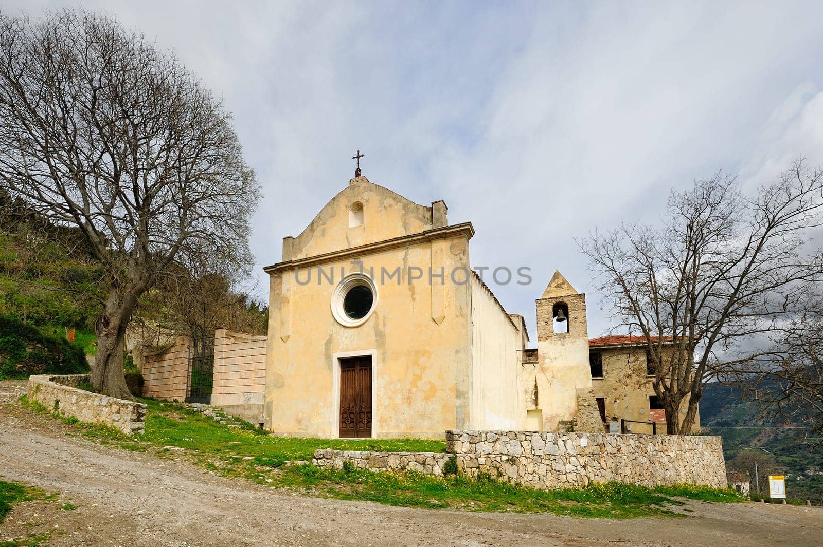 Osini old in the past, what is now a true ghost town, it was a center of 1,500 inhabitants. Even Osini Vecchio, as well as Gairo, was abandoned after the terrible flood of 1951.