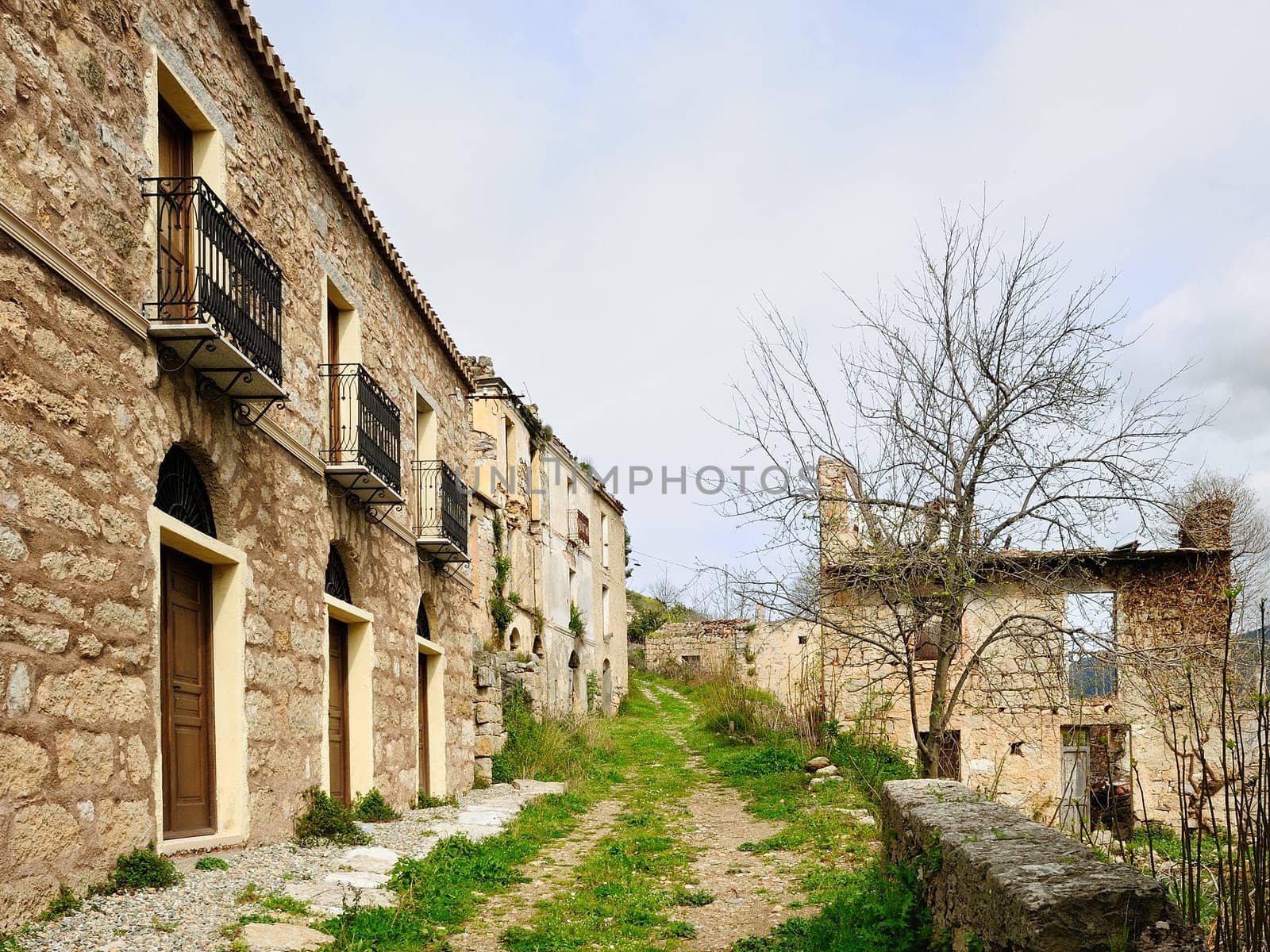 Osini old in the past, what is now a true ghost town, it was a center of 1,500 inhabitants. Even Osini Vecchio, as well as Gairo, was abandoned after the terrible flood of 1951.