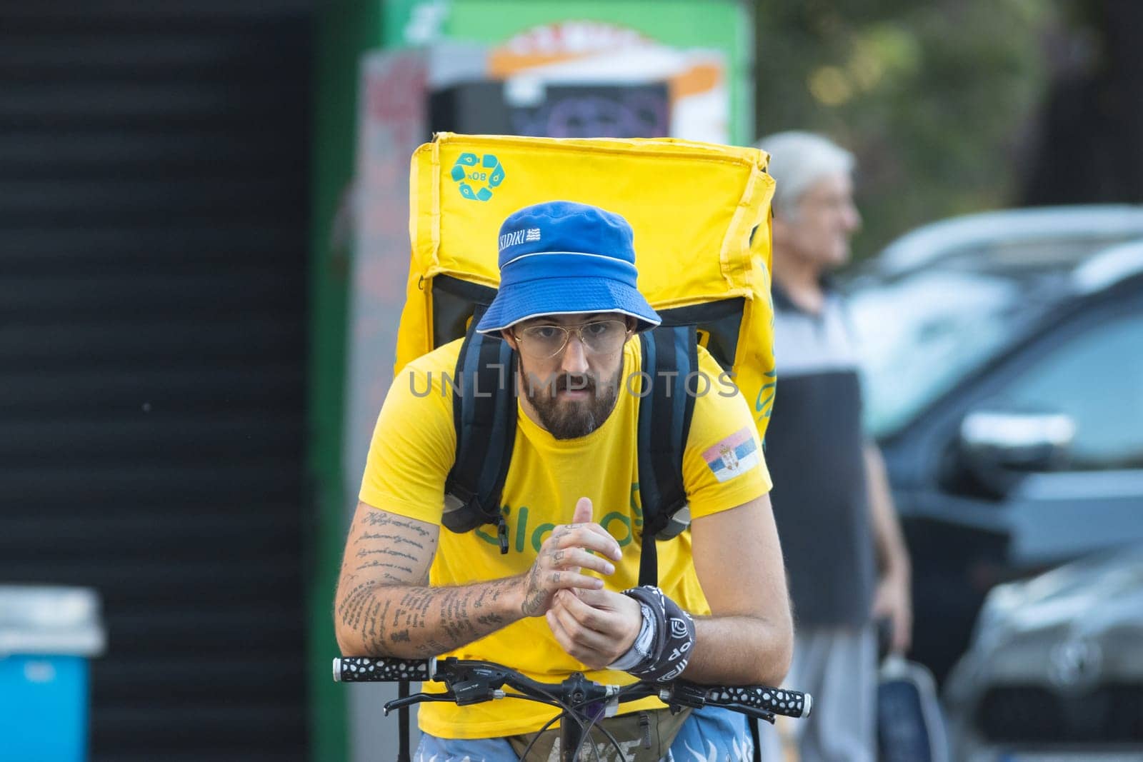 29 september 2023, Belgrade, Serbia - man on bicycle - carriers of Glovo waiting of traffic light on the street by Studia72