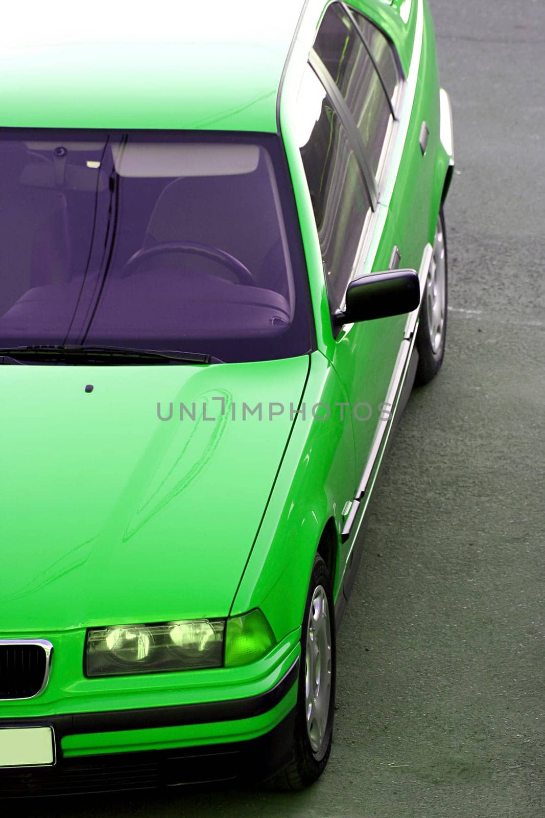 Beautiful car. Great color. Very good details.