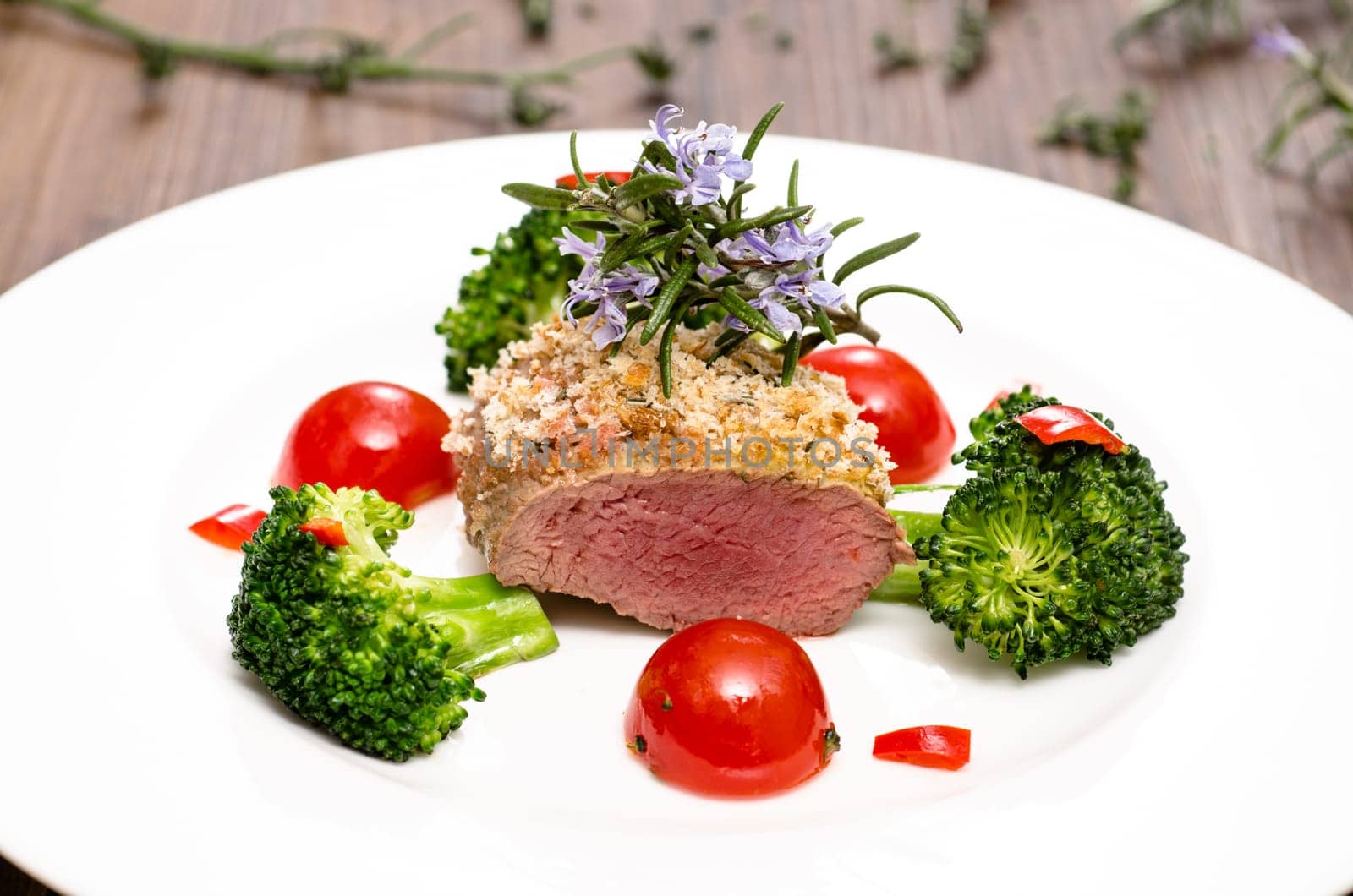 Lamb fillet with broccoli,tomatoes and chilli