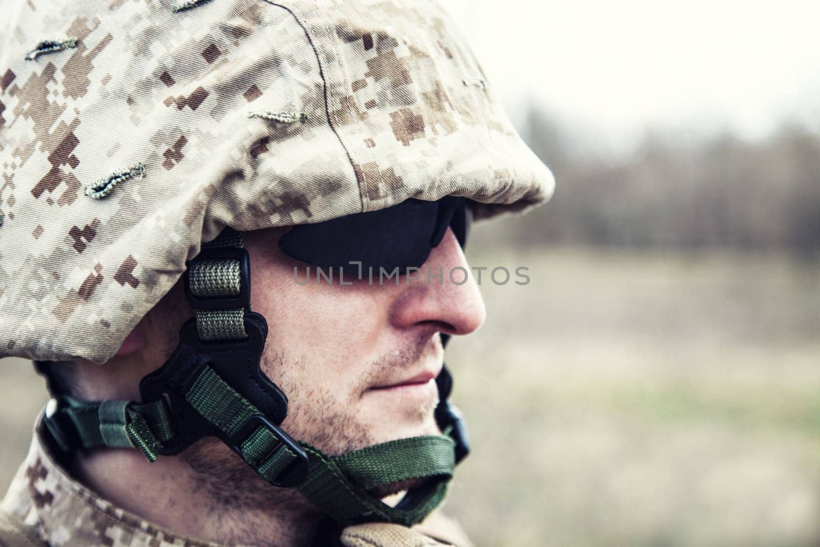 US marine in the desert half-turned to the camera