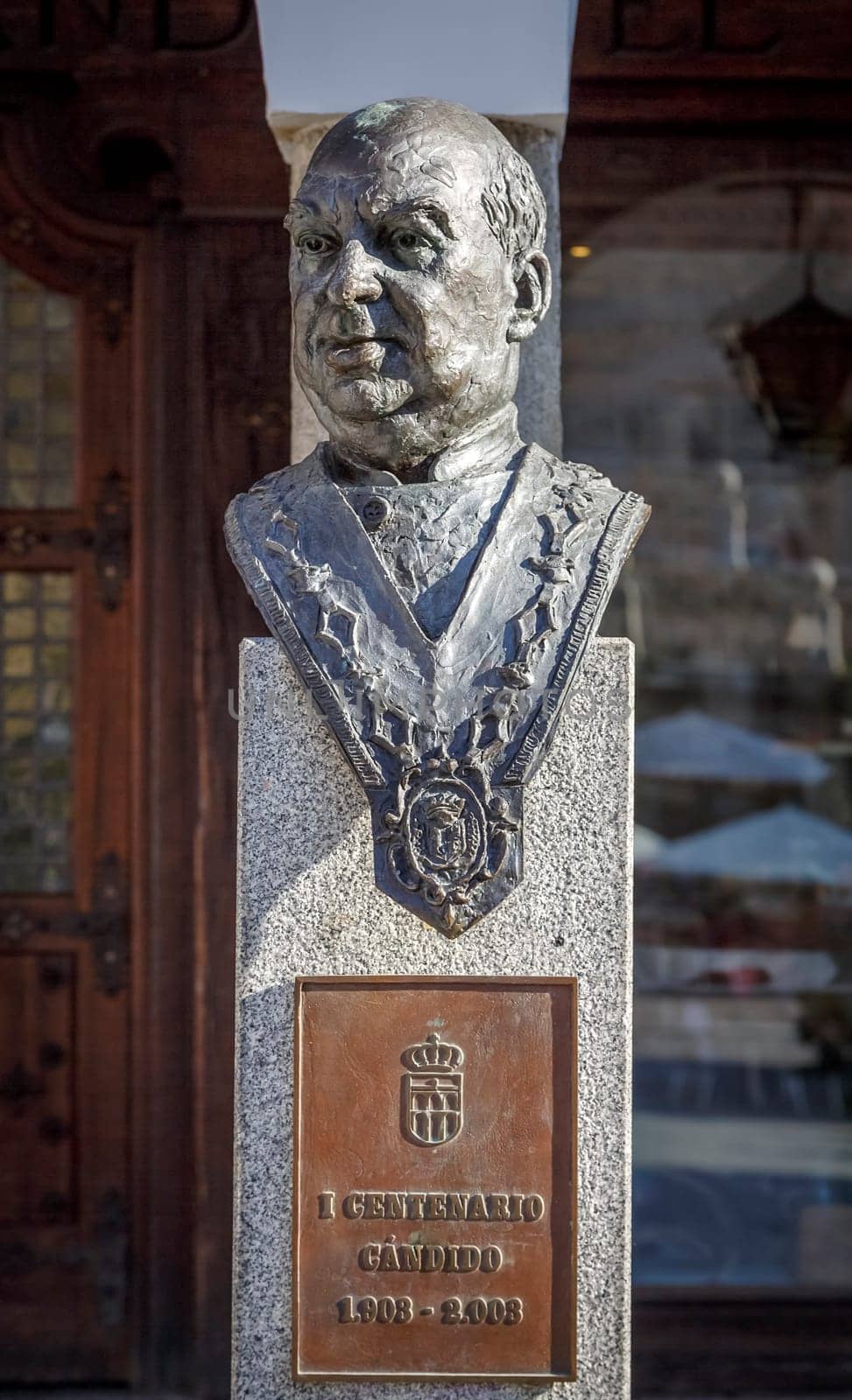 Statue of Candido greater Innkeeper Castilla, author of Santiago de Santiago located in Plaza del Azoguejo, Segovia