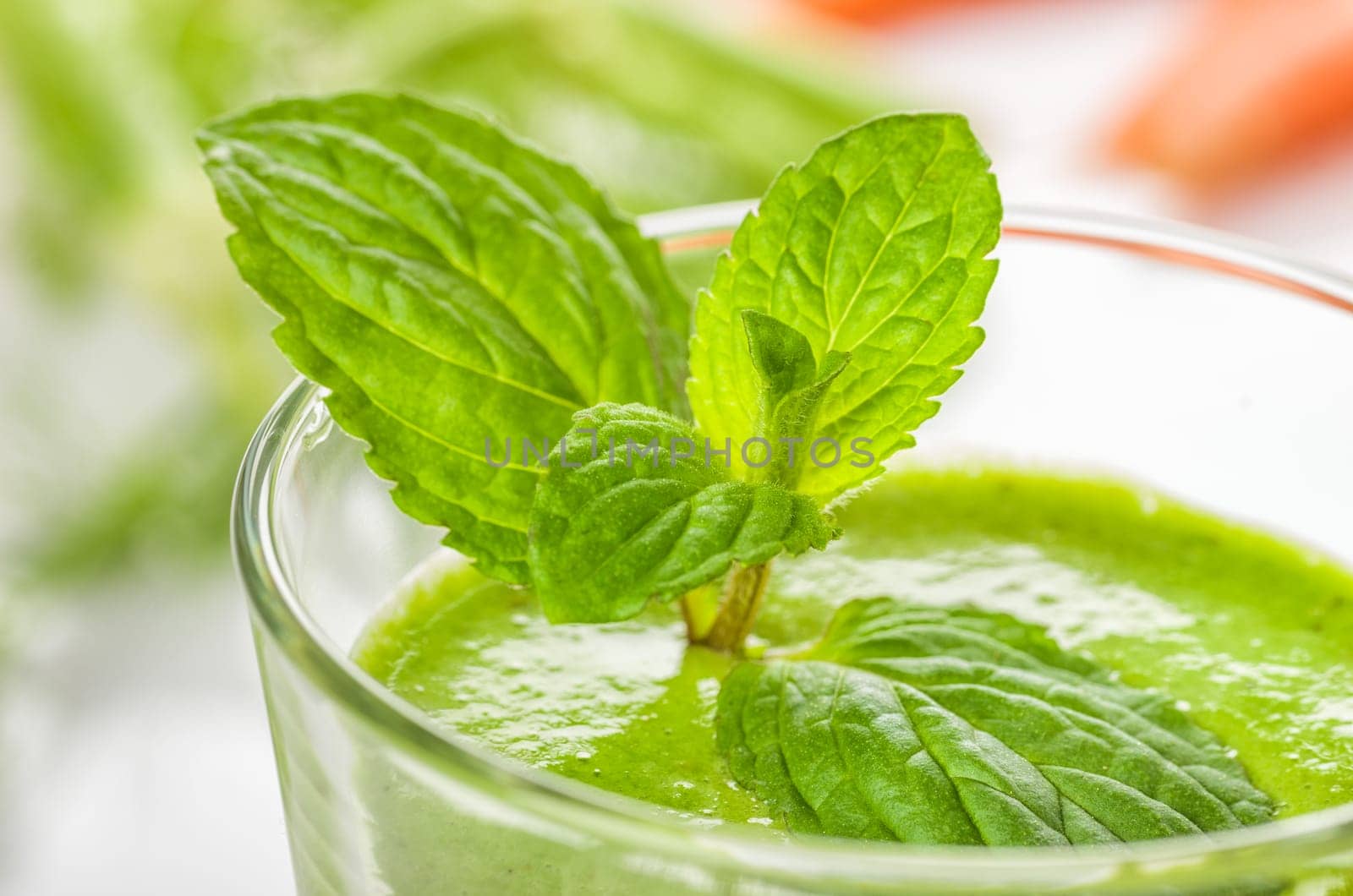Green smoothie with mint