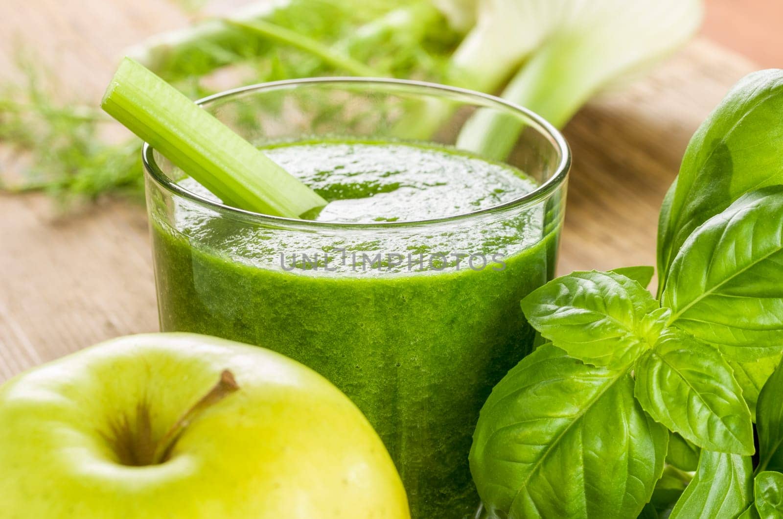 Green smoothie with fresh ingredients