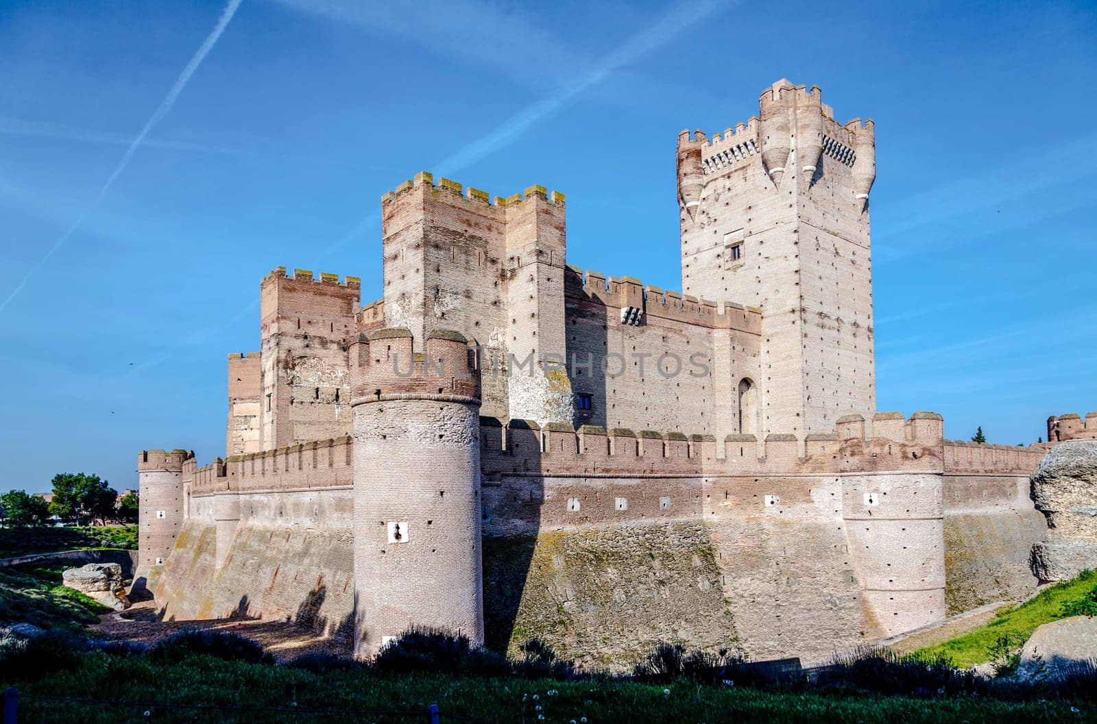 Famous Castle of La Mota (Castillo de la Mota) in the morning - one of the best preserved and most beautiful medieval fortresses of Spain.