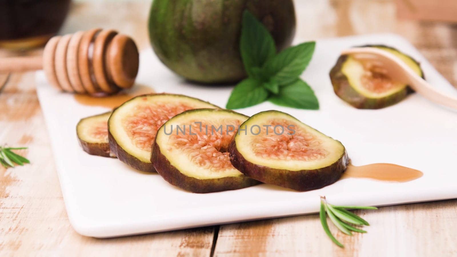 Figs and honey by homydesign