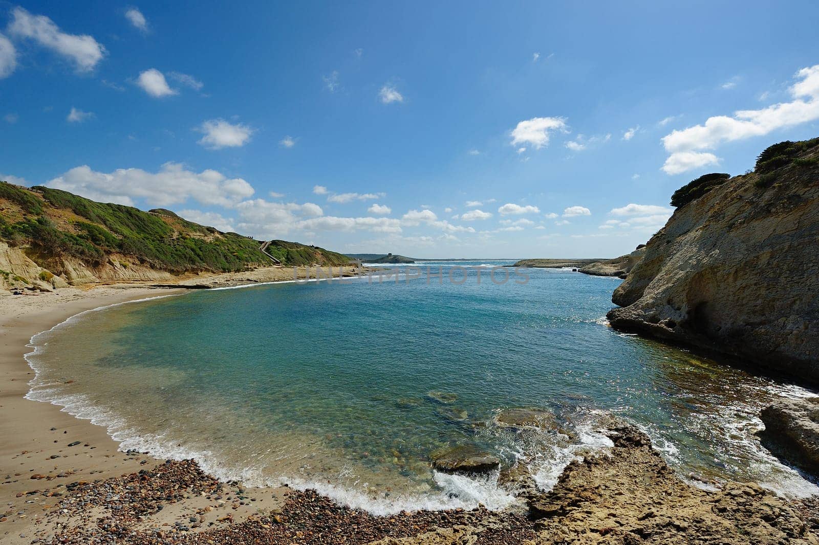 Archittu is a fraction of the marina town of Cuglieri, takes its name from the natural rock overlooking the cove.
