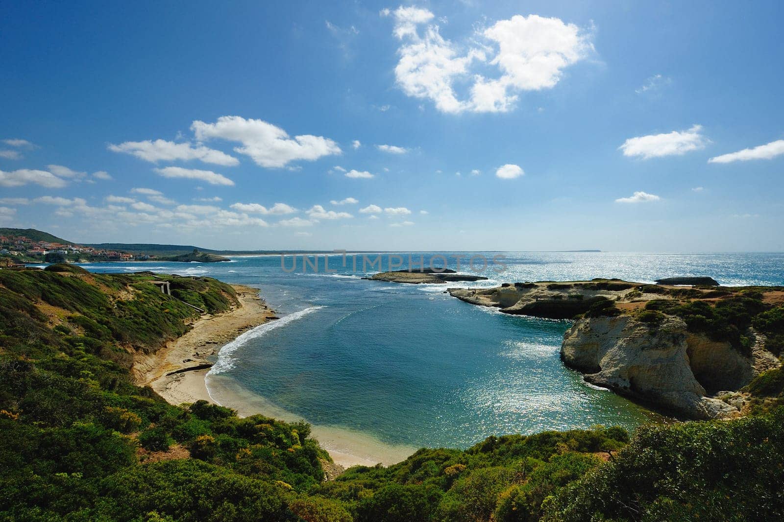 Archittu is a fraction of the marina town of Cuglieri, takes its name from the natural rock overlooking the cove.