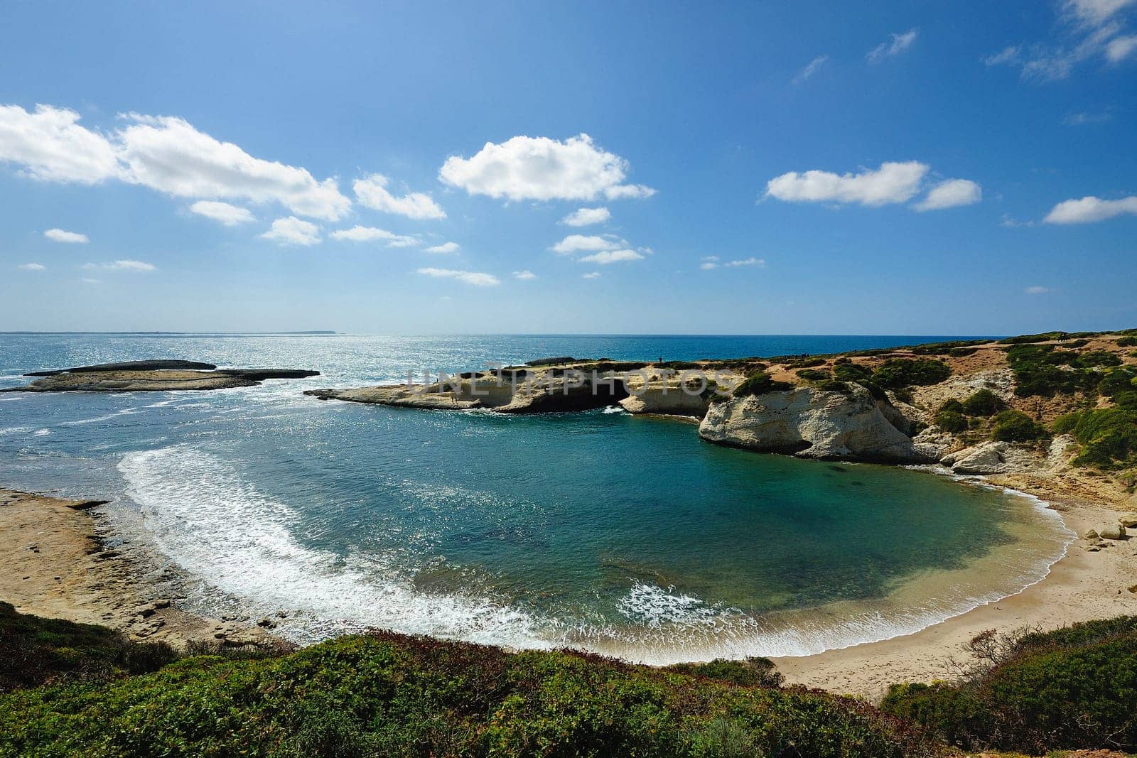 Archittu is a fraction of the marina town of Cuglieri, takes its name from the natural rock overlooking the cove.