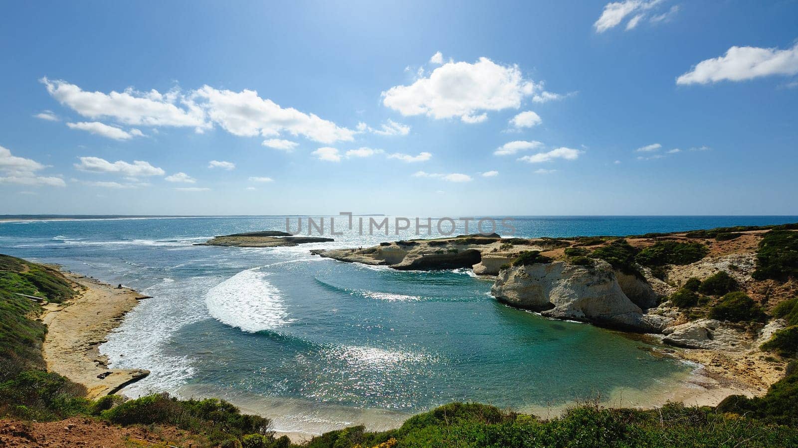 Archittu is a fraction of the marina town of Cuglieri, takes its name from the natural rock overlooking the cove.