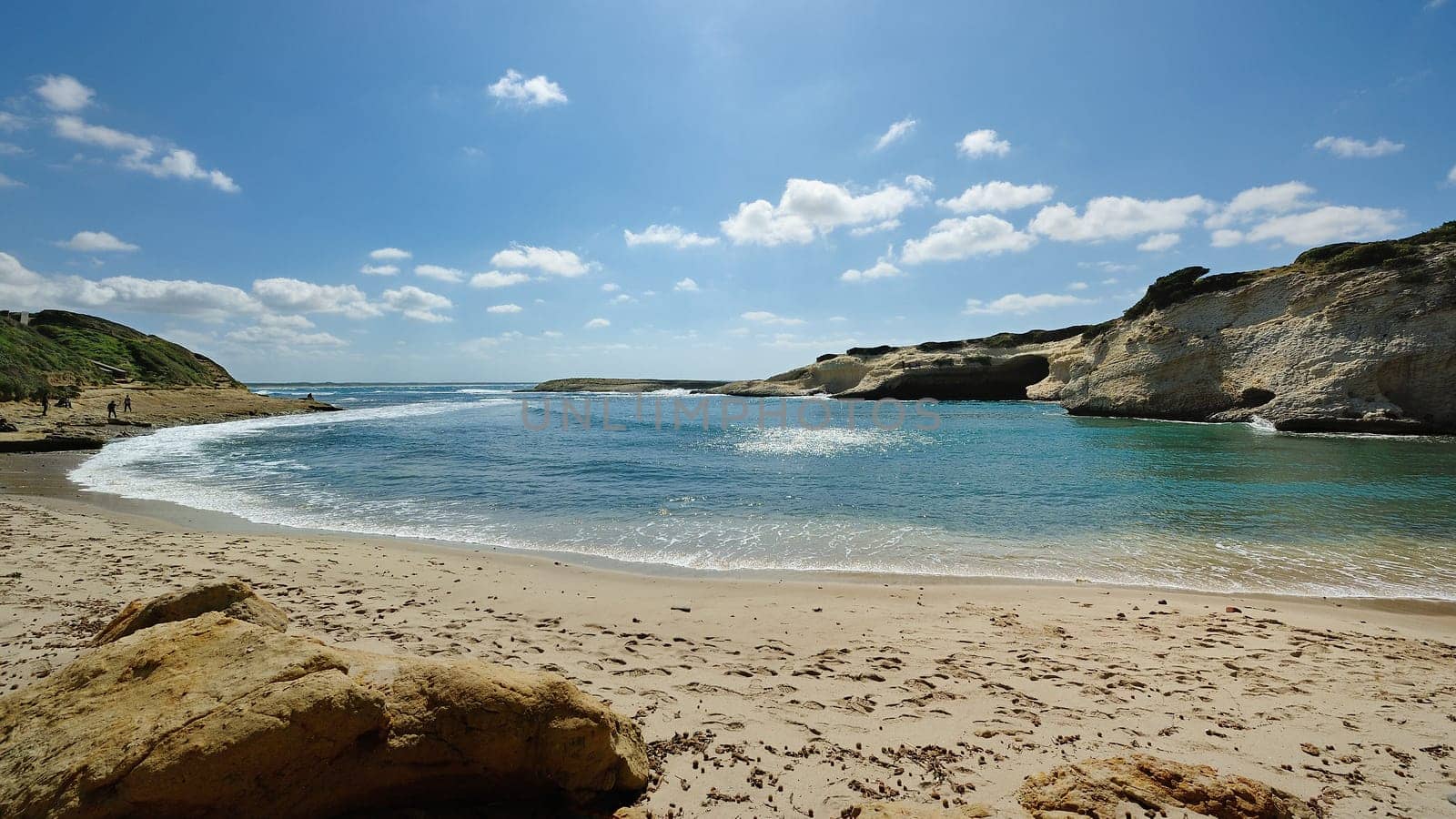 Archittu is a fraction of the marina town of Cuglieri, takes its name from the natural rock overlooking the cove.