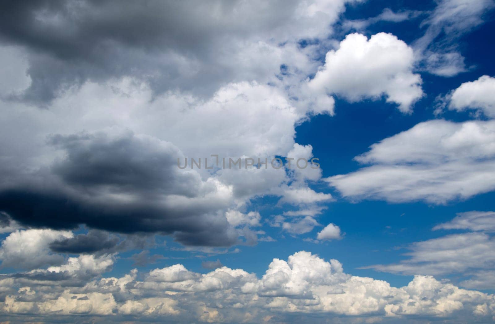 clouds in the blue sky