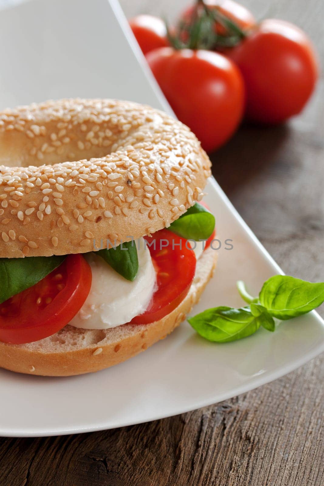 sesambagel with mozzarella