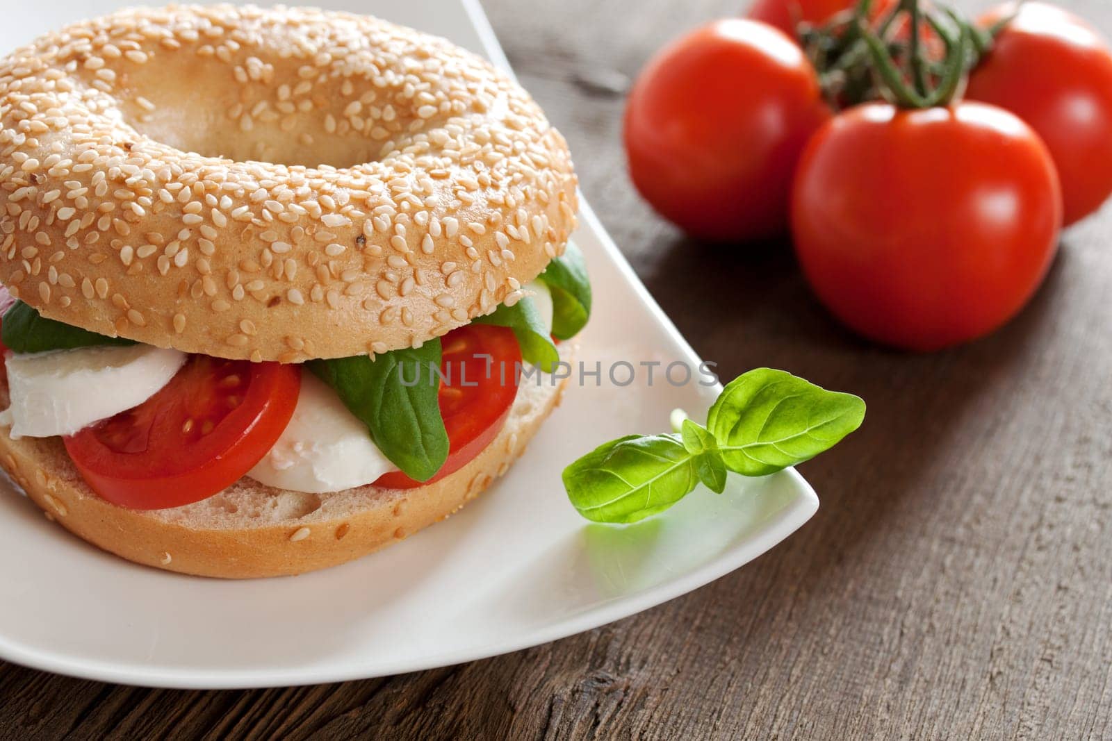 sesambagel with mozzarella