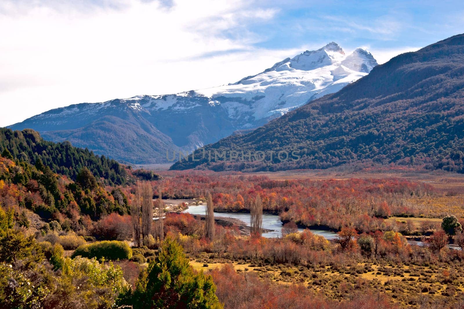 Tronador volcano, border between Argentina and Chile, Southern Volcanic Zone, Patagonia, Bariloche..Tronador is an extinct stratovolcano in the southern Andes, located along the border between Argentina and Chile near the city of Bariloche. Located inside two National Parks, Nahuel Huapi in Argentina and Vicente Pérez Rosales in Chile