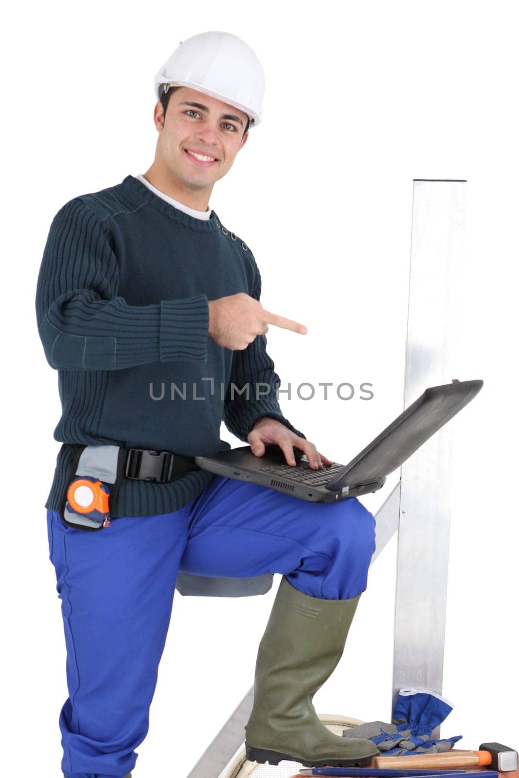 mason pointing at his laptop