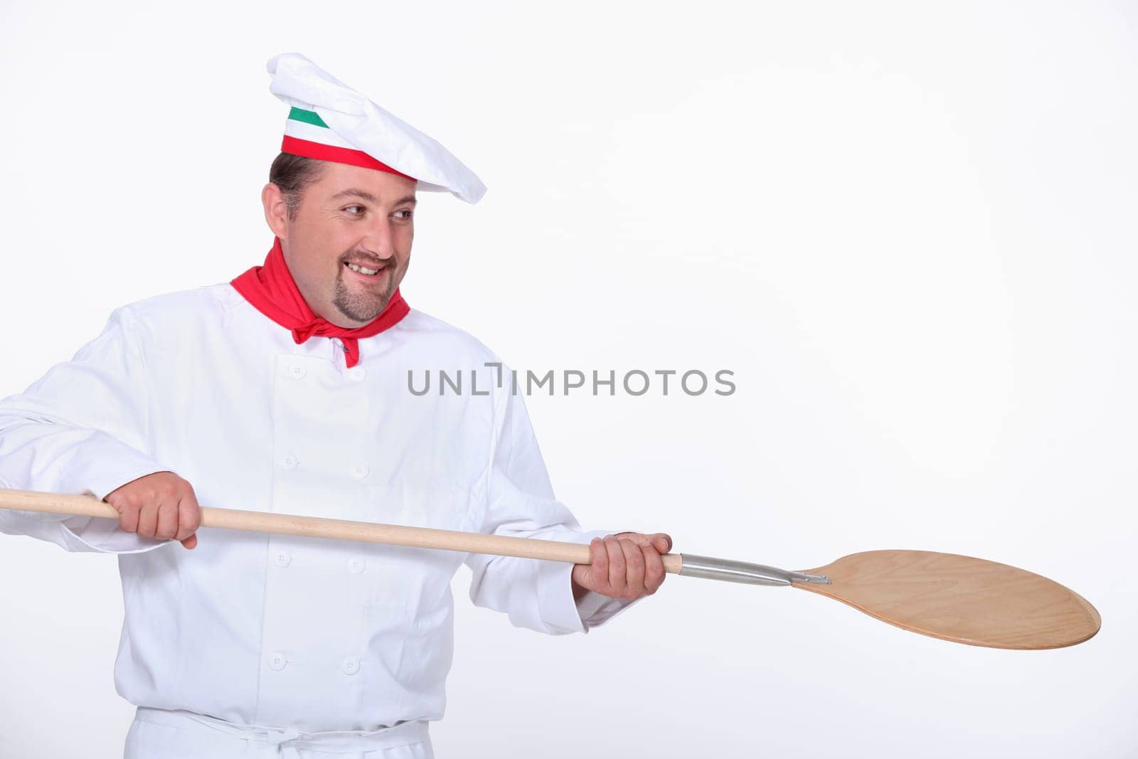 pizzaiolo holding a peel