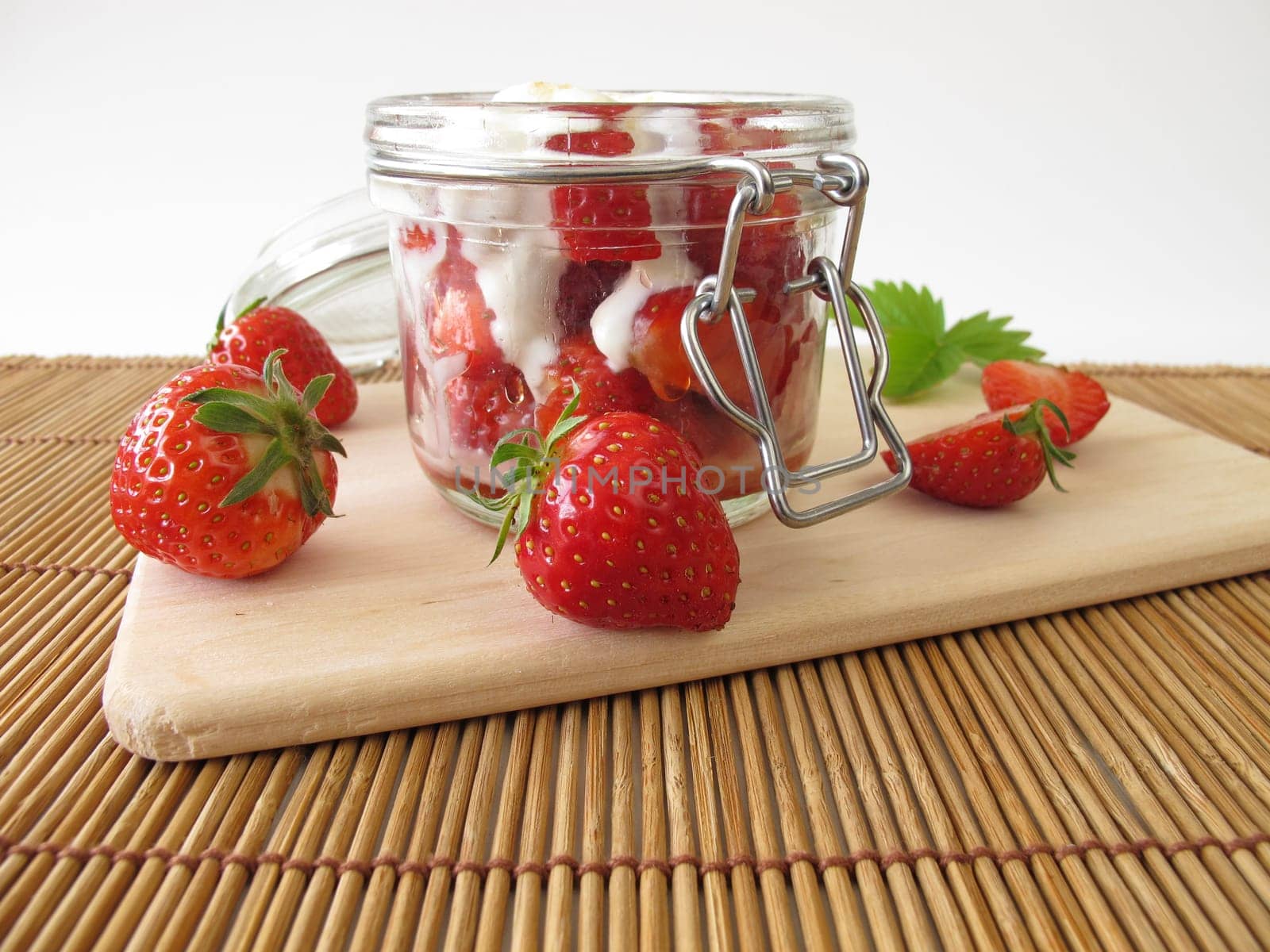 Strawberry yoghurt with fresh fruit