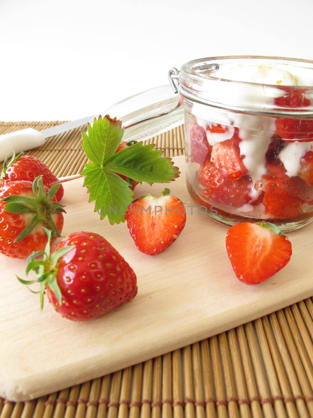 Strawberry yoghurt with fresh fruit