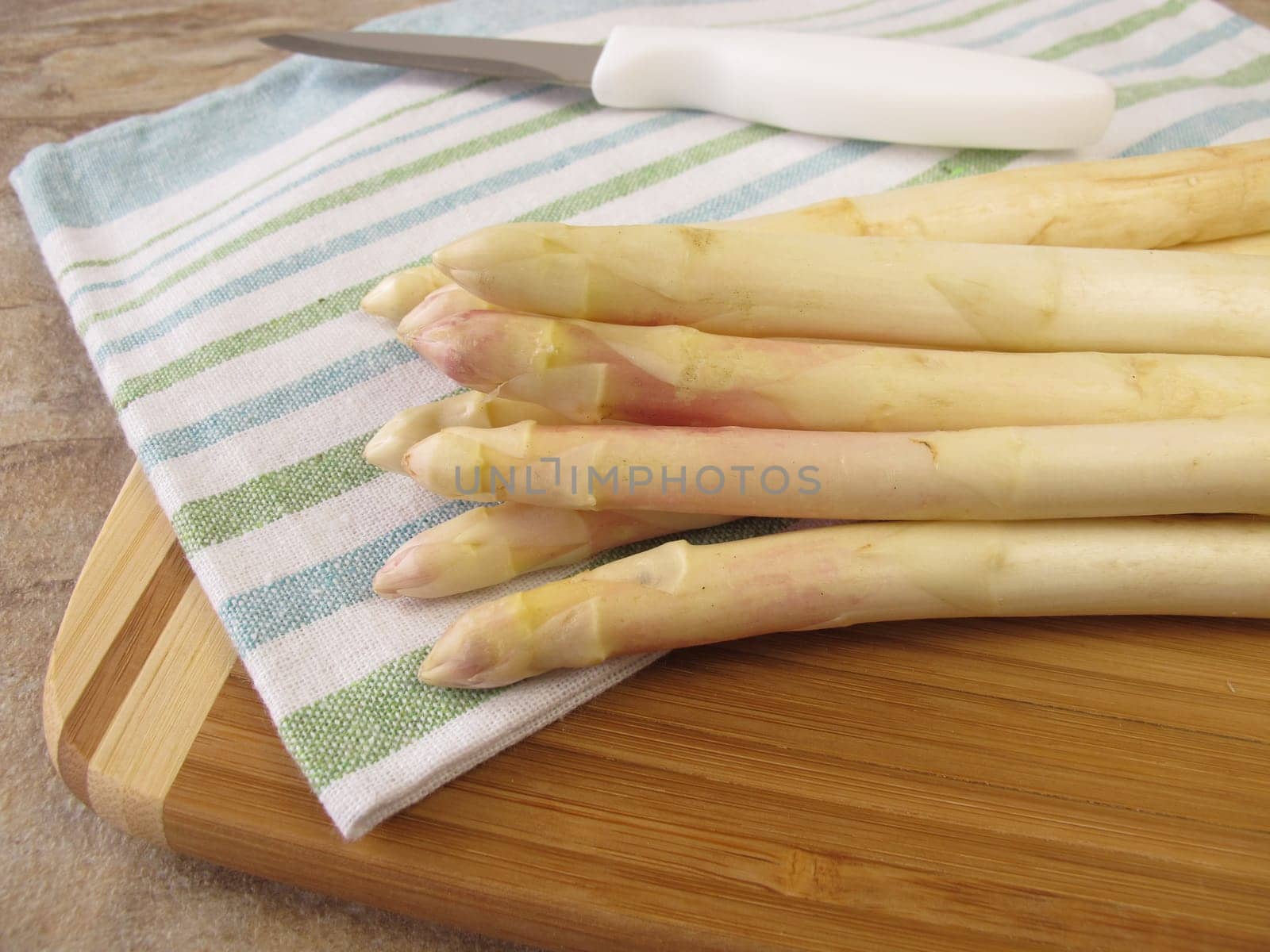 Kitchen maker white asparagus