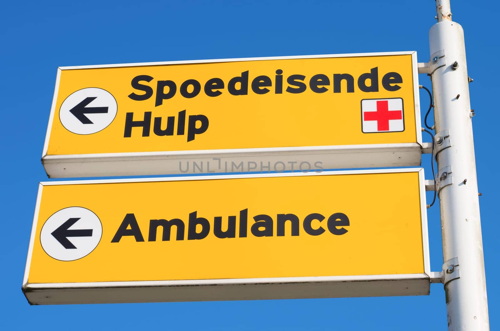 emergency signpost outside a hospital