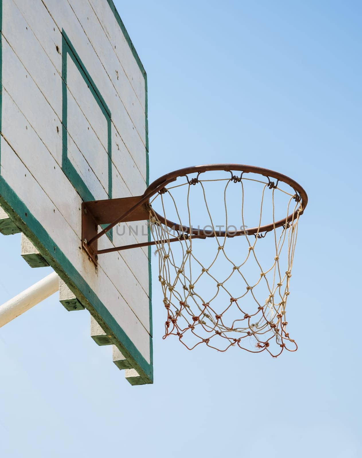 Basketball hoop