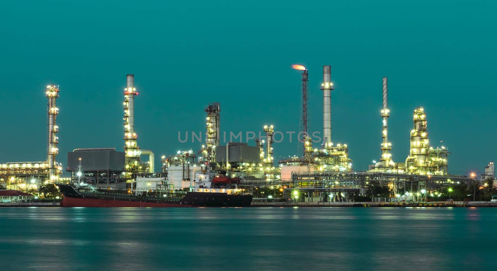 Oil refinery plant