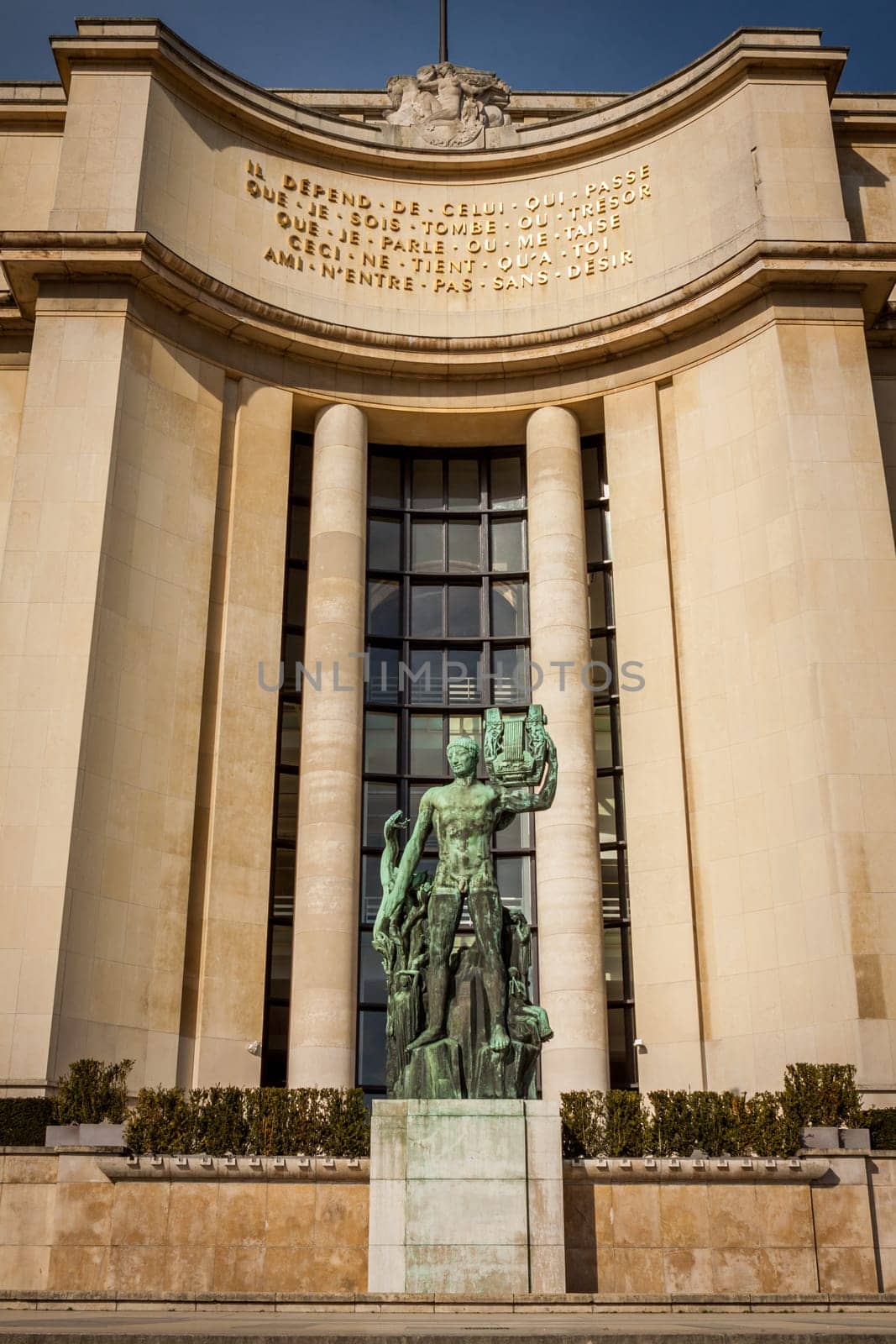 Exterior view of a Parisian townhouse in summer in front of a blue sky