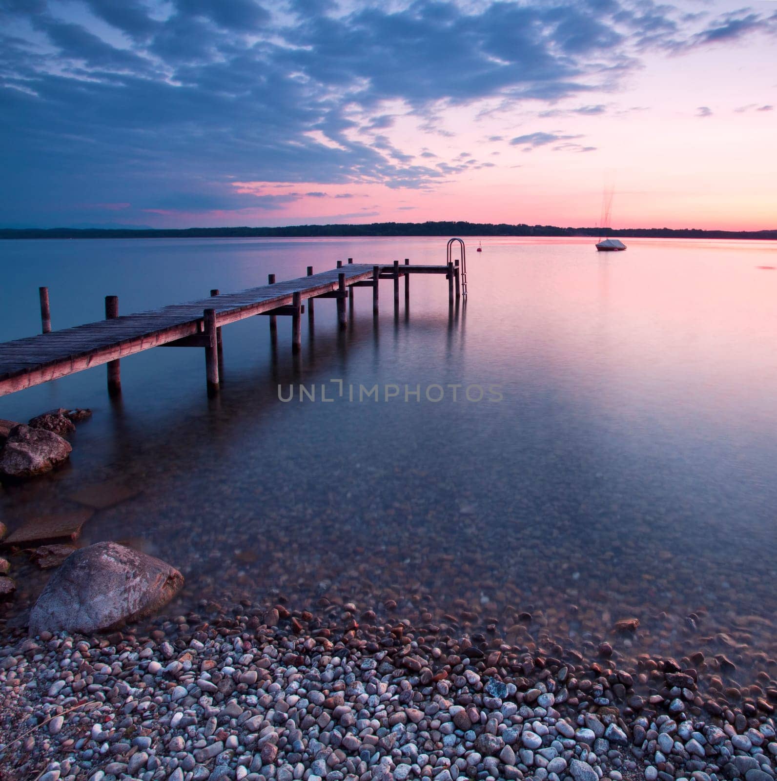 Lighting atmosphere at the lake